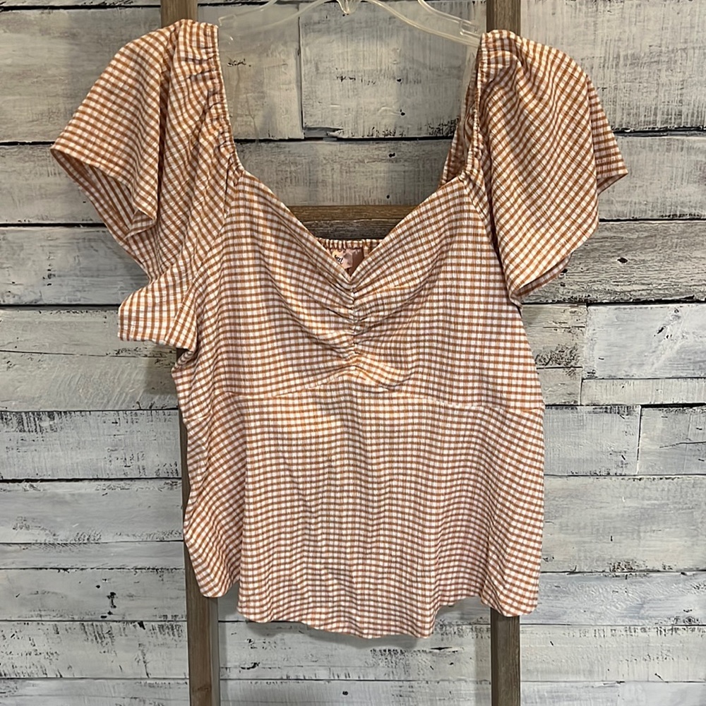 Cute Cutout Back Shirt!